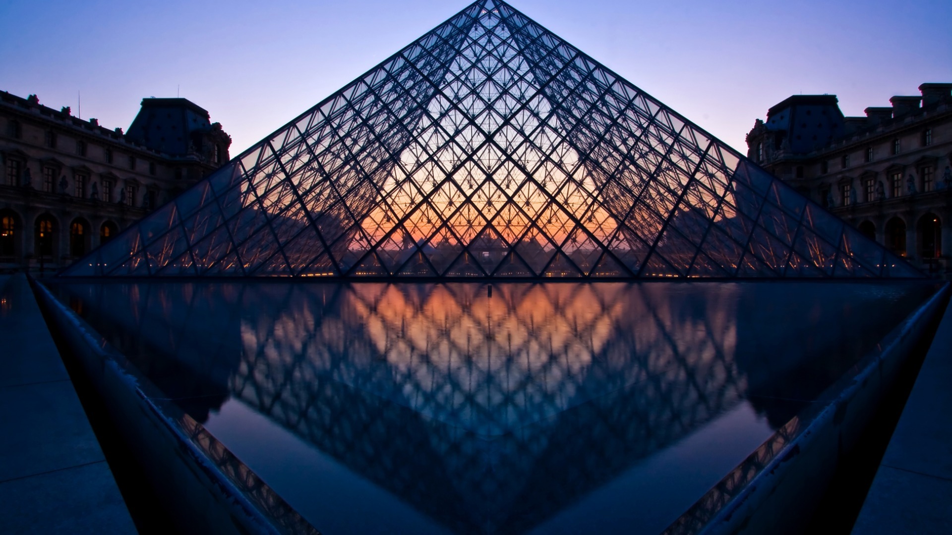 Louvre noite